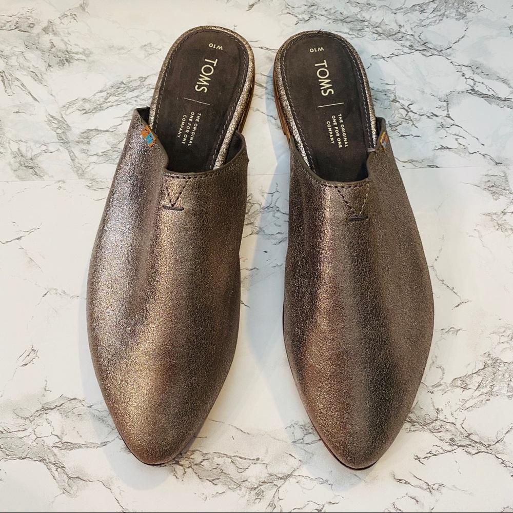NWOB TOMS JUTTI PEWTER MULES SZ 10